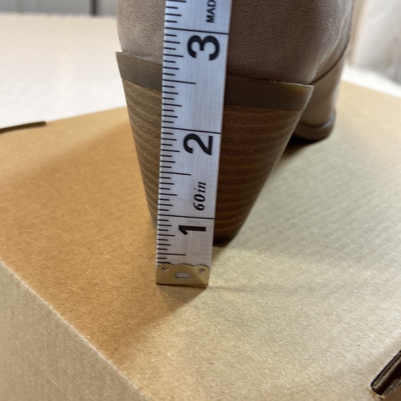 Lucky Brand Leather Ankle Cowboy Bootie. 8.5M/39. Taupe Color. Like New. - Picture 6 of 8